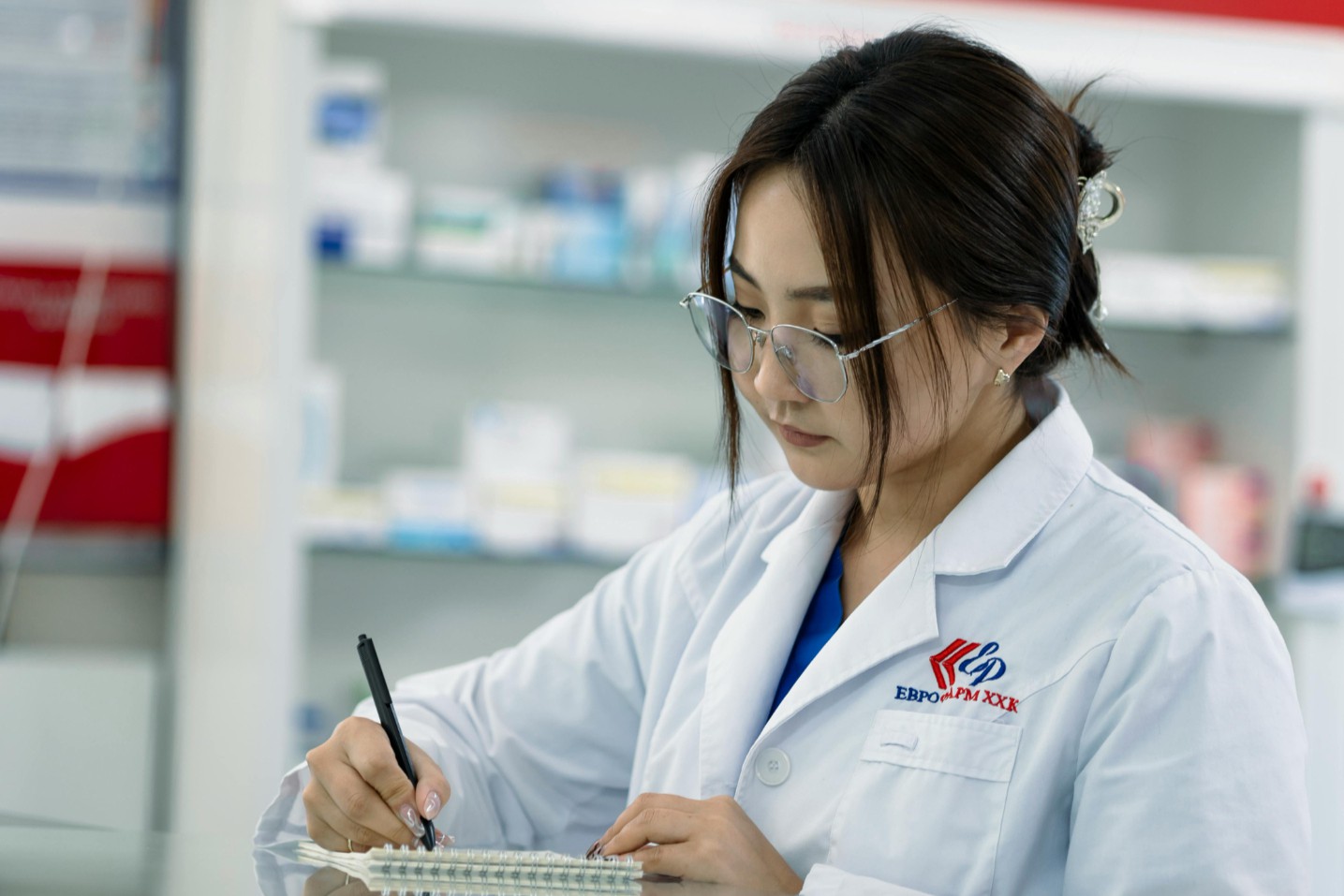 一心堂、益丰等六大连锁药店2025年前三季度关店1927家，行业洗牌加速进行时！