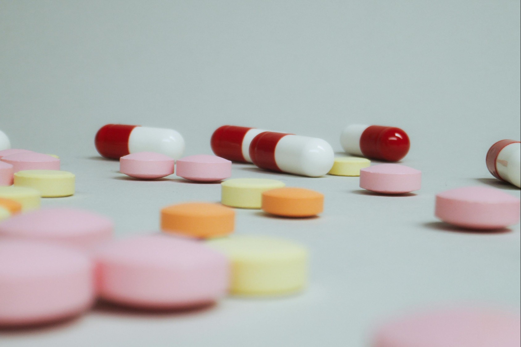 药捷安康股价继暴涨后又暴跌，港股创新药资本短期炒作过度，后续创新药研发或陷入被动！