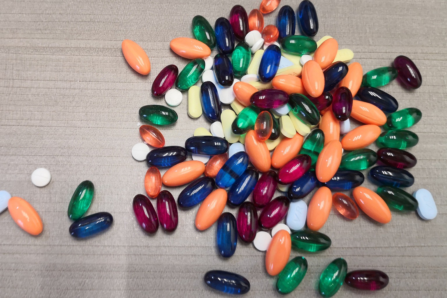 药明康德，医药行业的”猎药人“，近7年投资清单