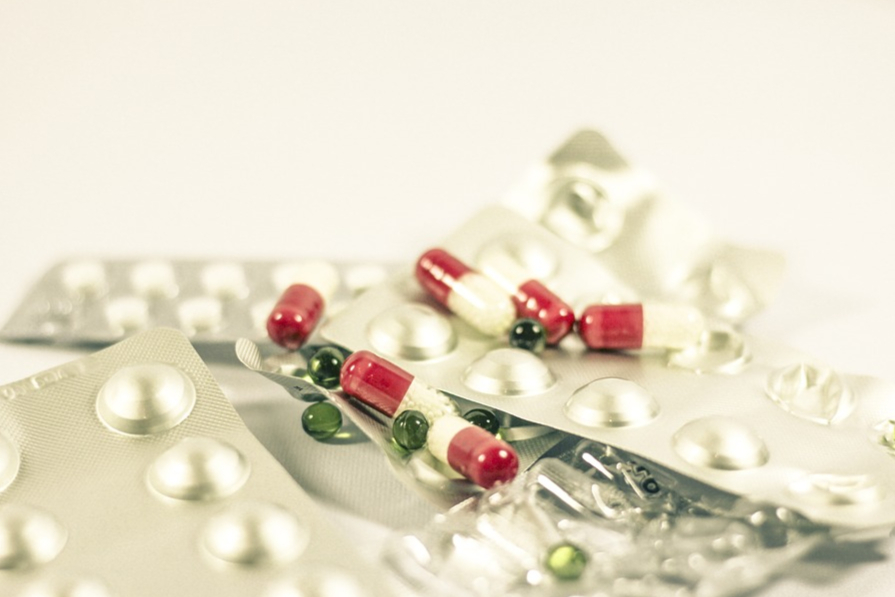 靶点新药！和黄医药CSF-1R抑制剂获批临床，辉瑞、勃林格殷格翰年售上亿