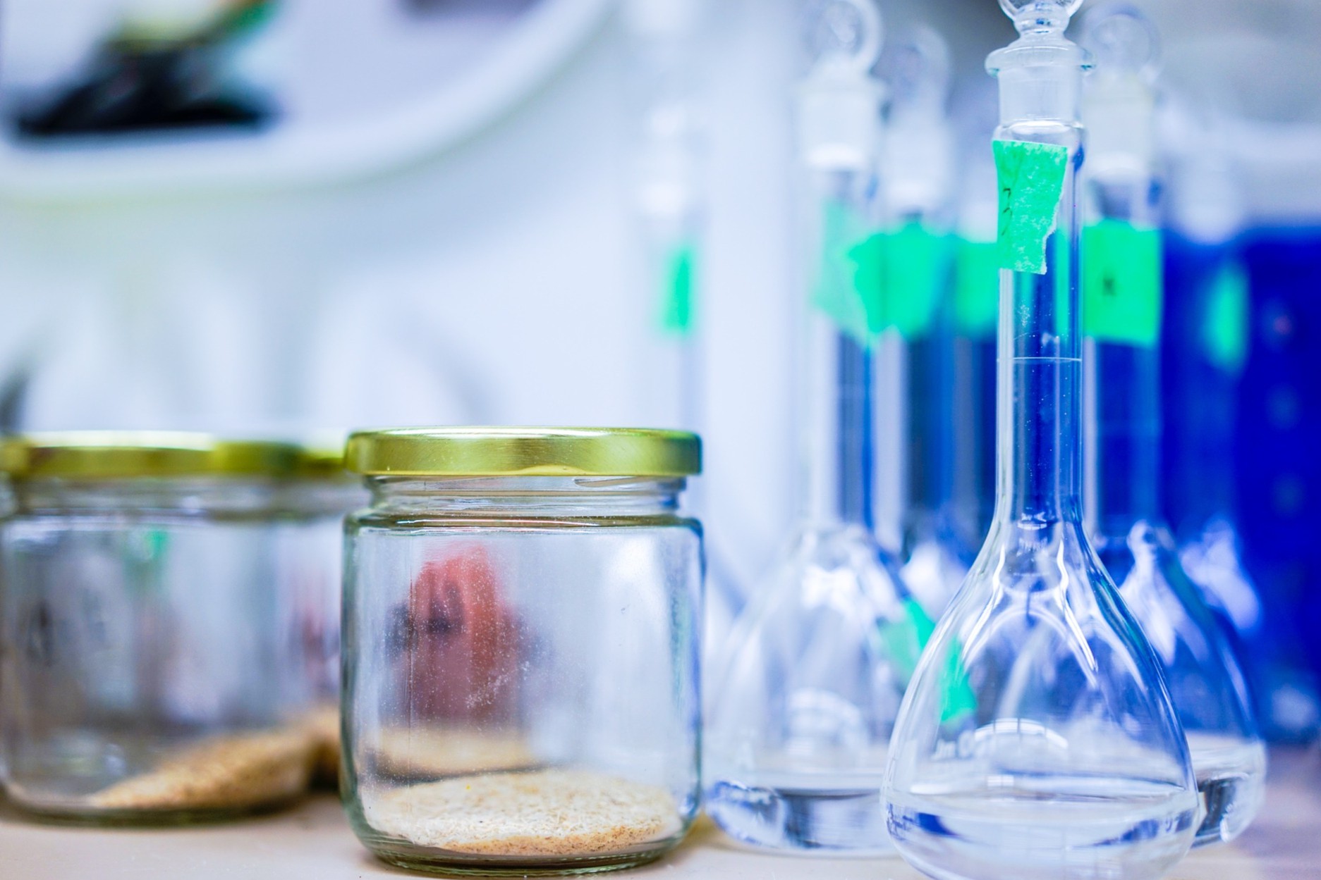 冷冻干燥容器有哪些？西林瓶、双腔预充针、无菌冻干盘等介绍分析