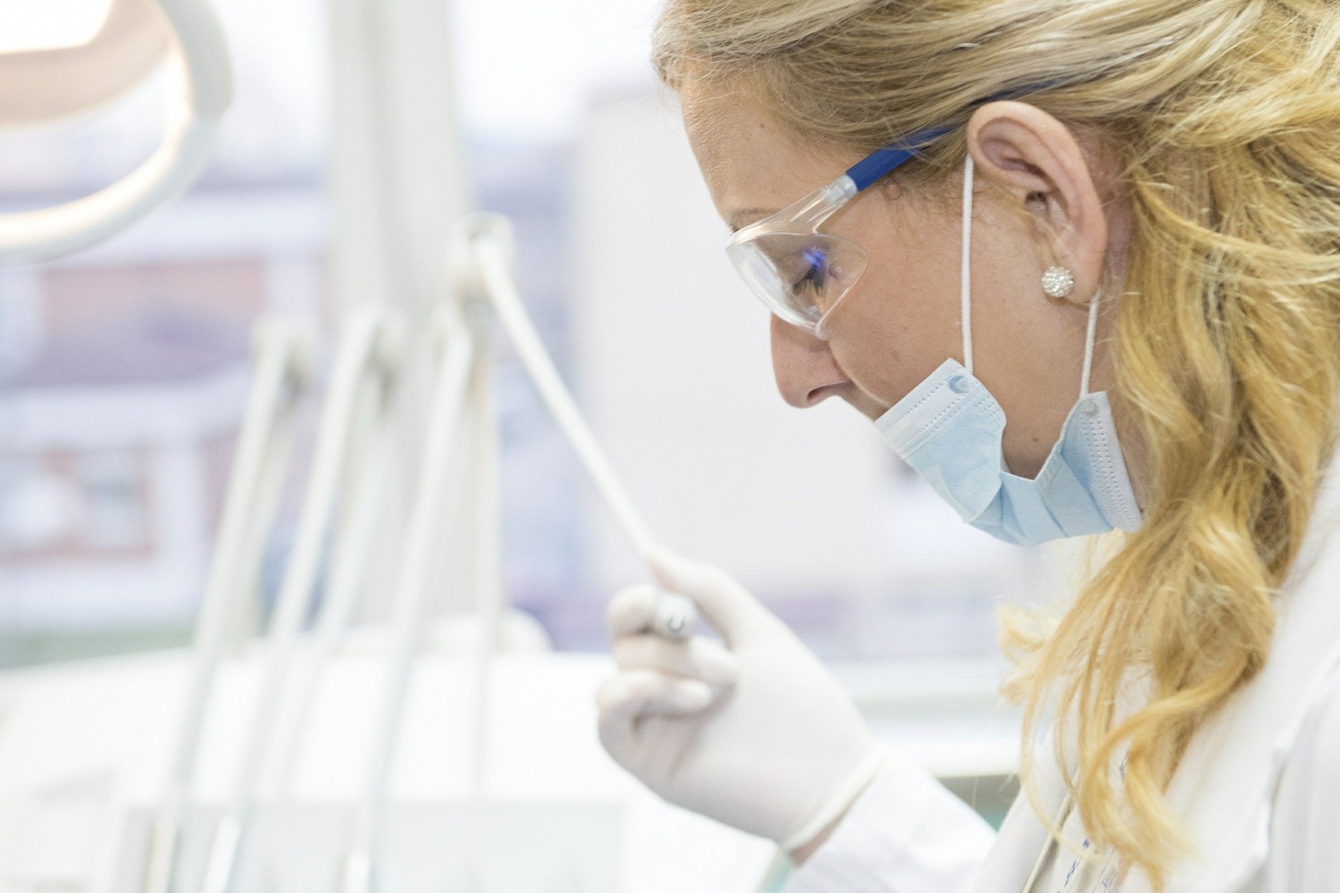 国产新冠口服药最新进展！阿兹夫定报上市、科兴制药进临床