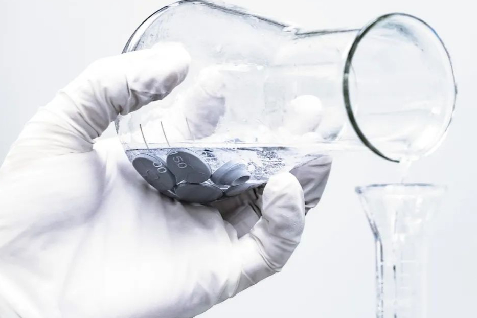 高敏感药物密封工艺的演变：从硅油到涂膜技术