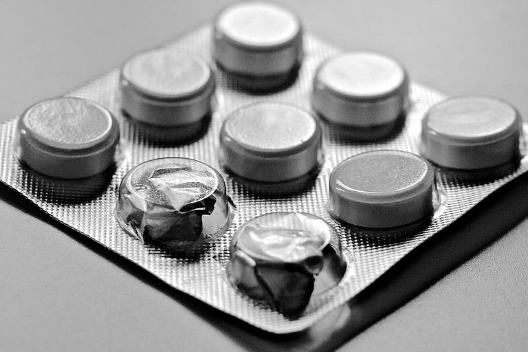 阿兹夫定价格初定！首个国产新冠口服药，单片竟不到9元！