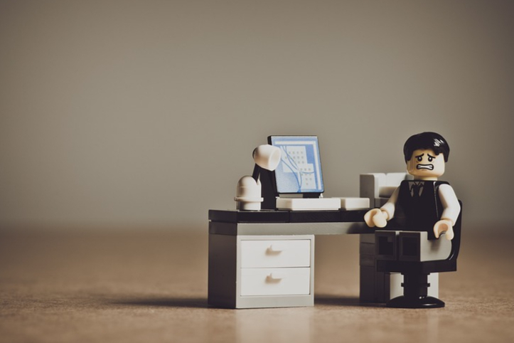 TOP2抗抑郁药！国内首家以新注册分类申报，豪森药业地位不保？