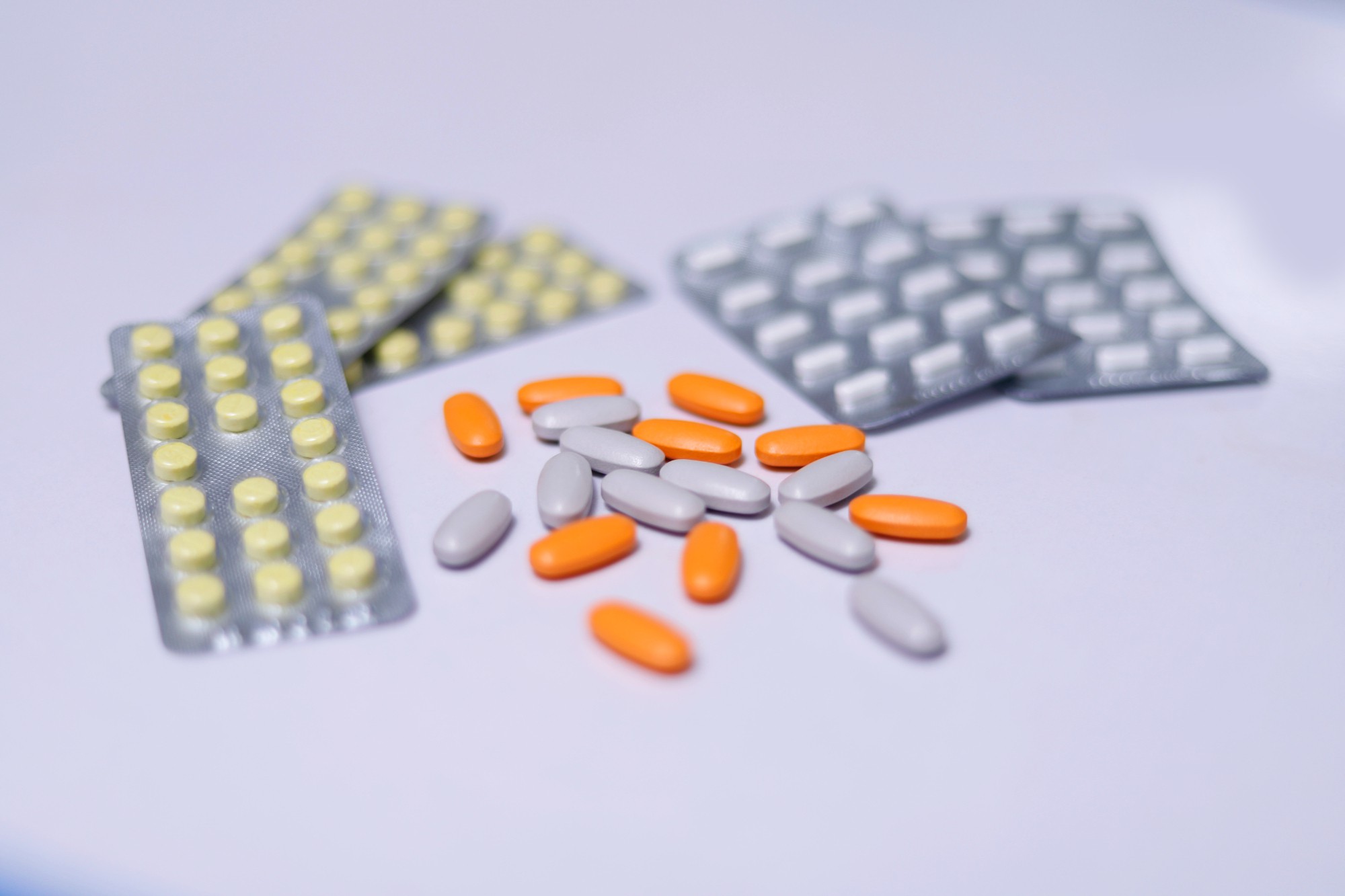 为什么阿尔茨海默病新药Lecanemab被完全批准，而Aducanumab却有争议？