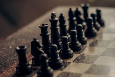 制药业内卷揭秘：行业生命周期视角下的竞争加剧与突围策略