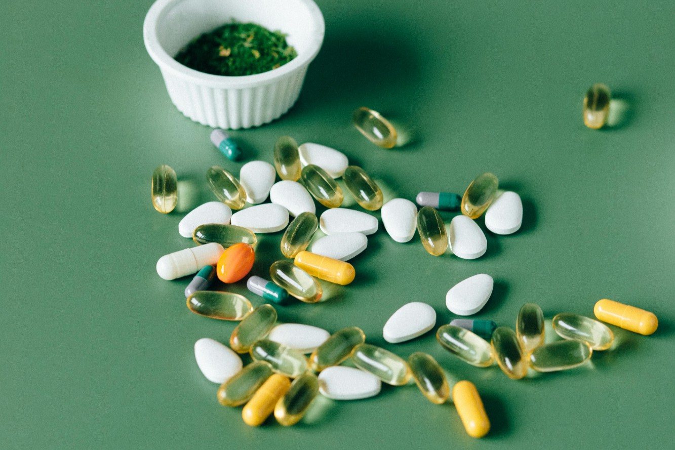 2025年药品过评新动向：53款品种扎堆过评，片剂占比最高，涉及齐鲁、科伦药业、正大天晴……