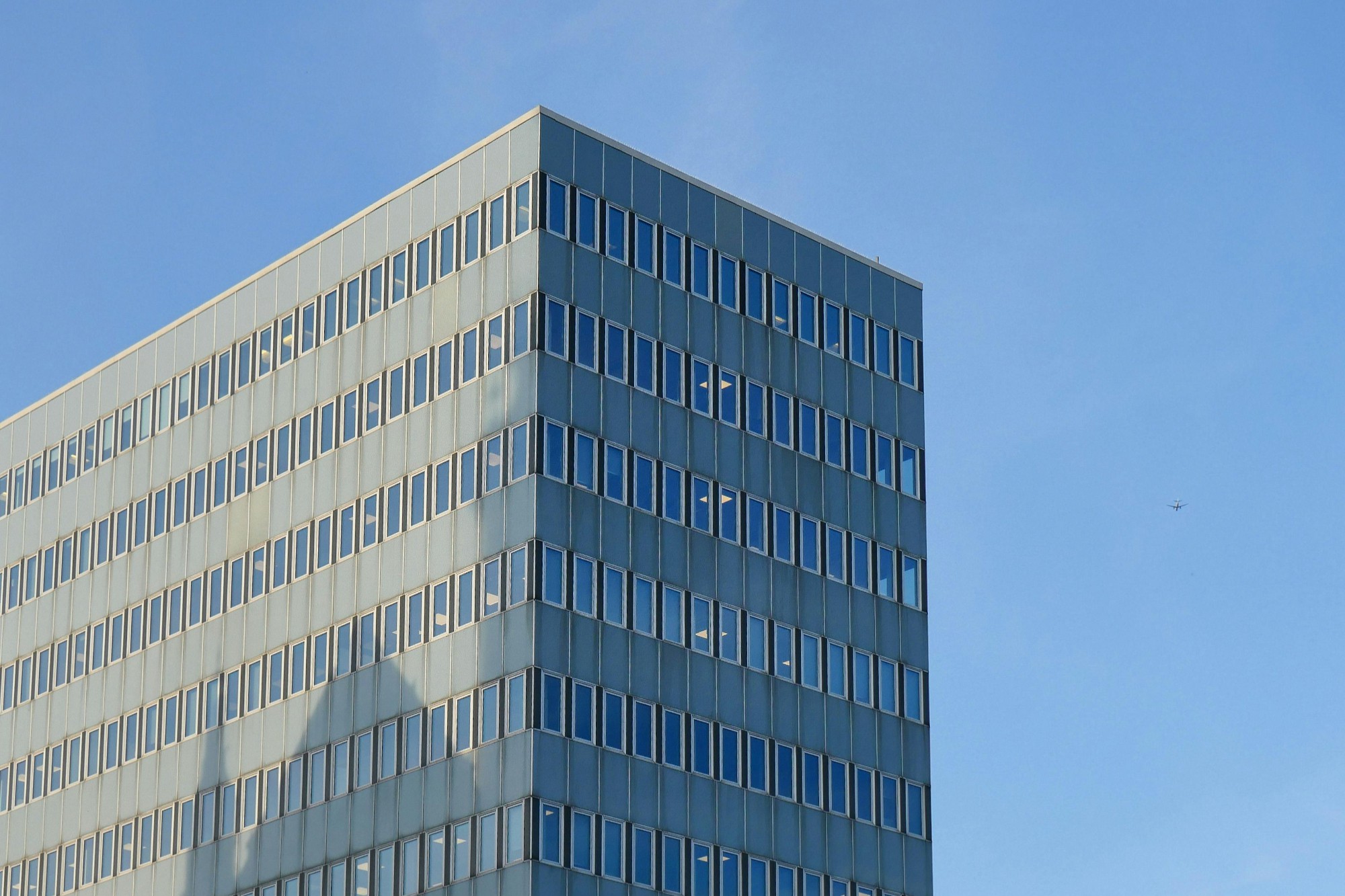 2024药企业绩盘点：多家实现双涨，5家药企净利润超20亿元