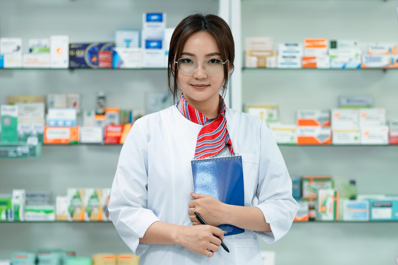 2025中国药店端药品市场全景洞察：领域争霸、品种博弈与企业竞逐