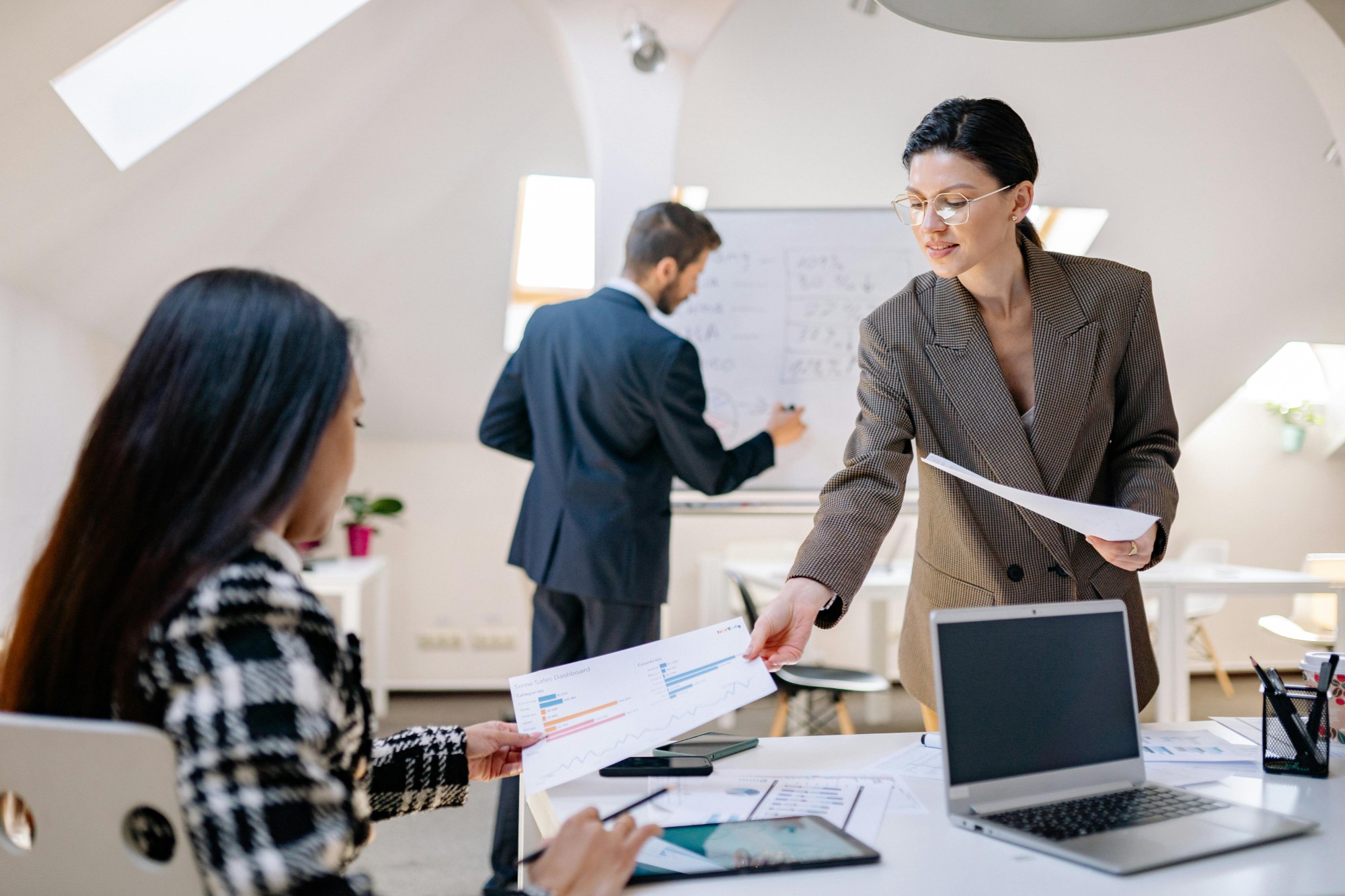 2024年上市药企董事长薪酬TOP100揭秘：药明康德、迈瑞、百济神州领衔