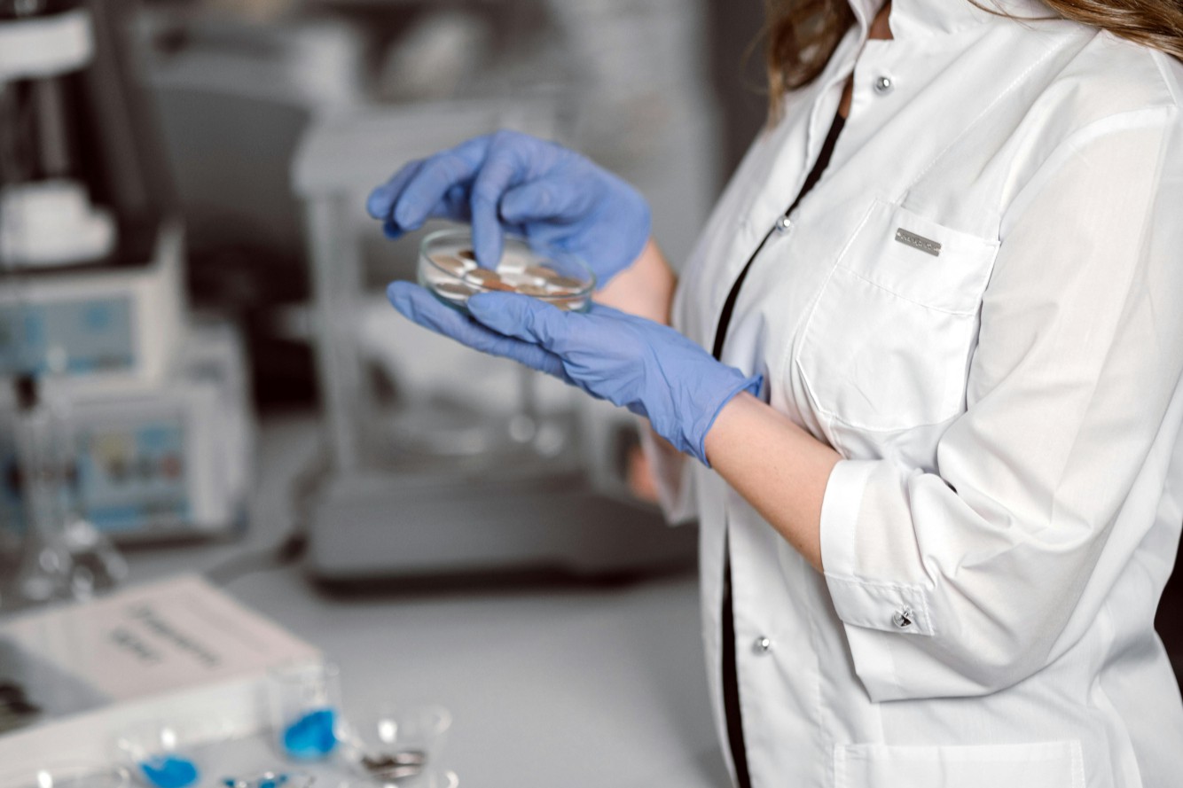 抗感染药市场“瘦身”超500亿：齐鲁制药领跑过评榜，头孢唑肟钠等16个热门品种备战第十一批国采