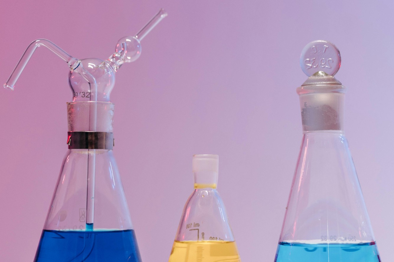 免疫识别理论演进：从克隆选择到认知范式，探索免疫系统的奥秘