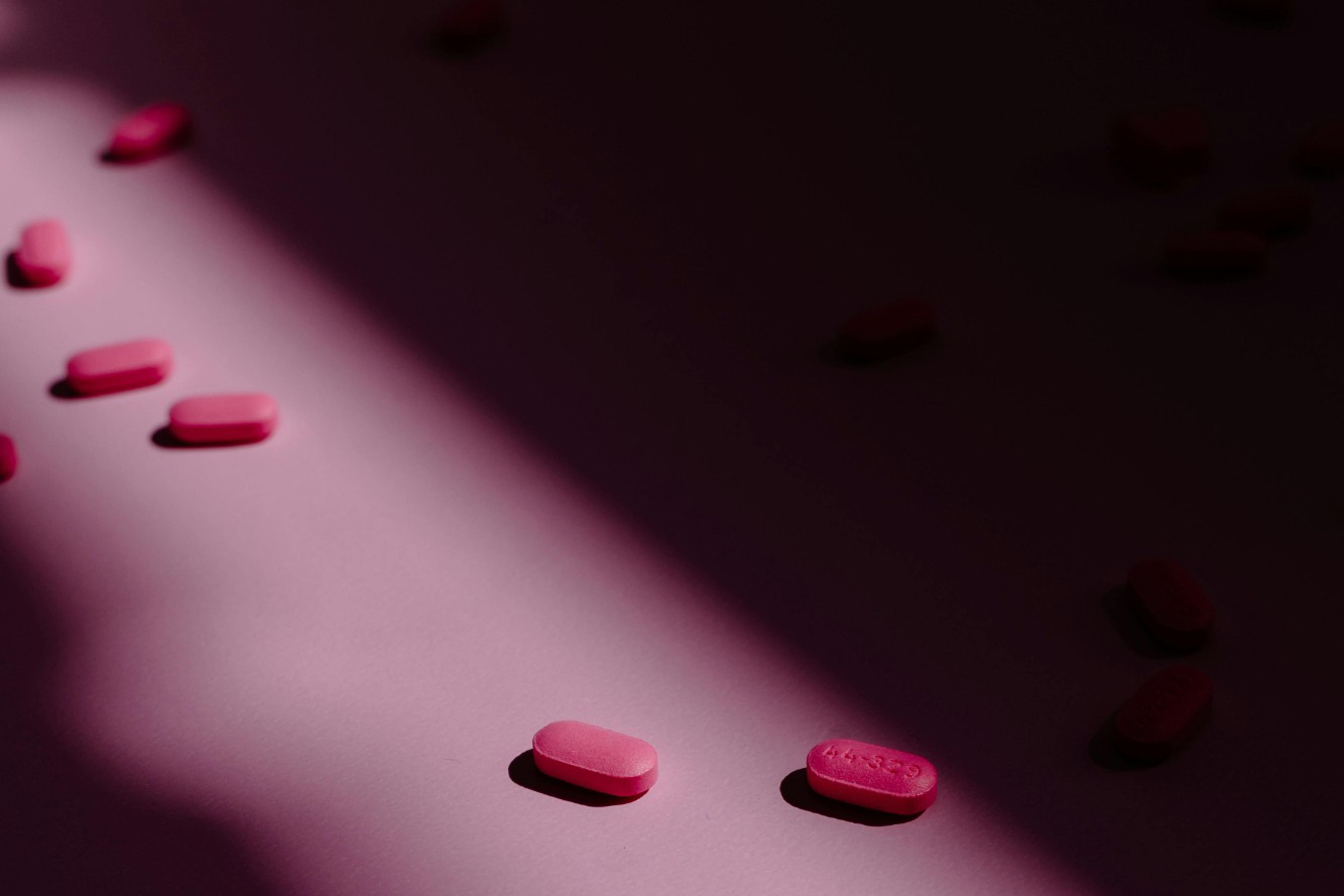 Moderna裁员10%应对后疫情挑战，Q2亏损8.25亿美元：后疫情时代的医药巨头转型之路