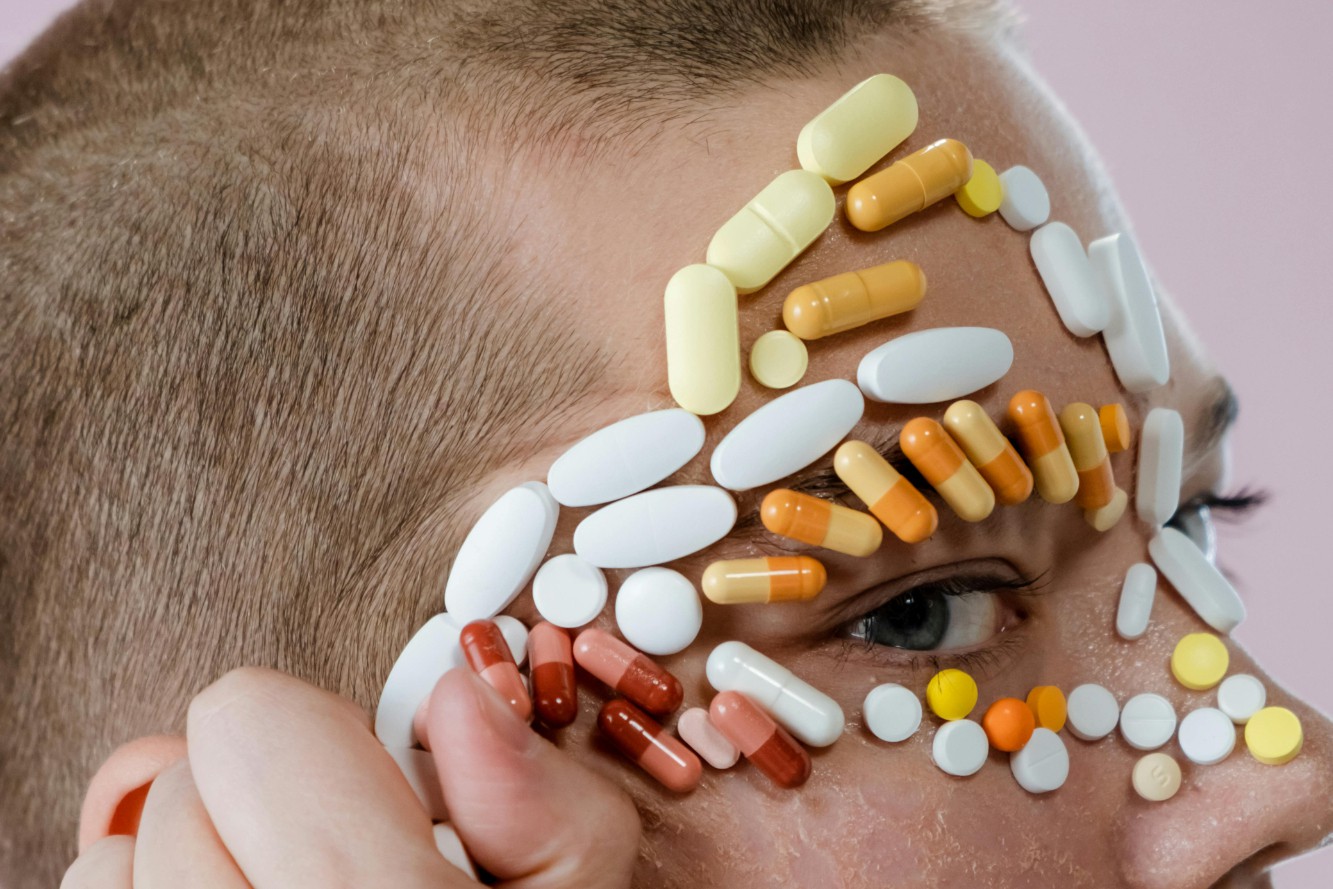 华仁药业深陷“净额法+代垫”泥潭，董事长被查，14亿应收坏账致上市首亏！