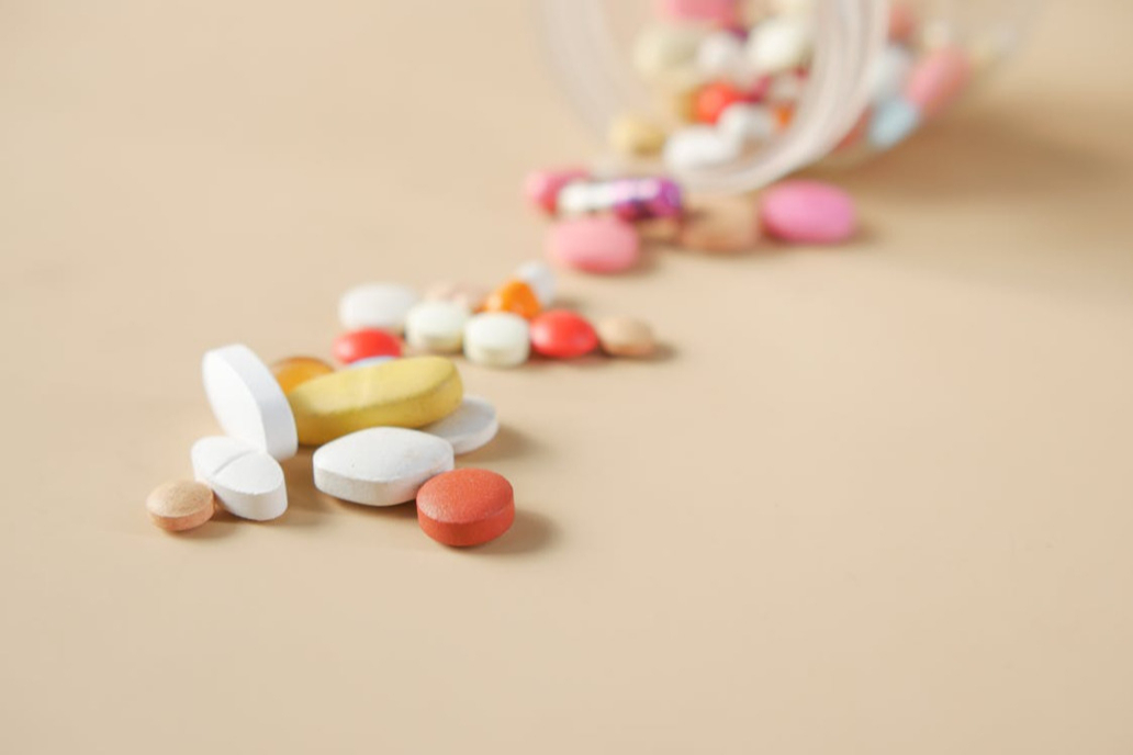 2025年12月仿制药月报：197个品种过评，10款首家！涉及石四药、苑东生物、杭州中美华东制药…