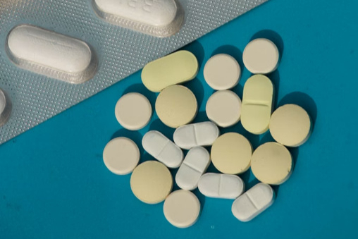 人福药业：改良型新药氨酚羟考酮缓释片冲刺上市，同步抢滩马立巴韦片首仿，龙头地位持续加固