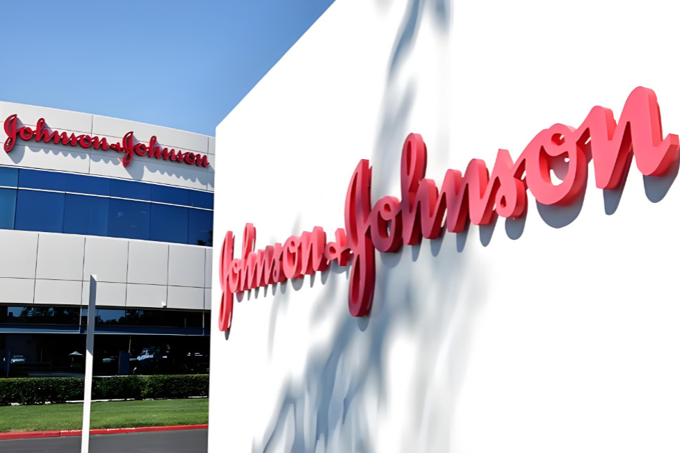 强生2026年Q1业绩炸裂：总营收241亿美元，肿瘤业务狂飙23%，上调全年指引至千亿级