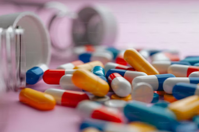 一日38款药上市受挫！超20家药企抢降脂药佩玛贝特片首仿，40家混战瑞维那新吸入市场