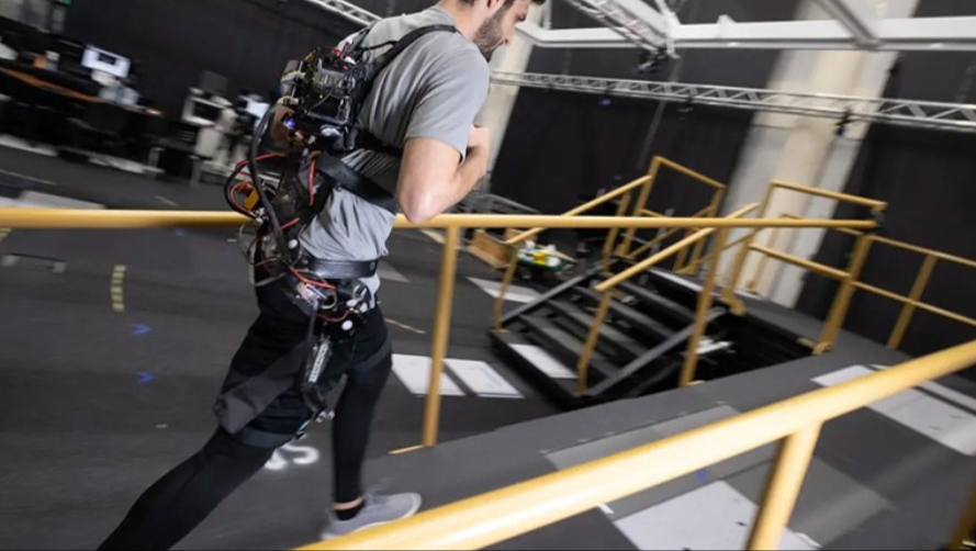 外骨骼技术帮助中风患者恢复行动能力